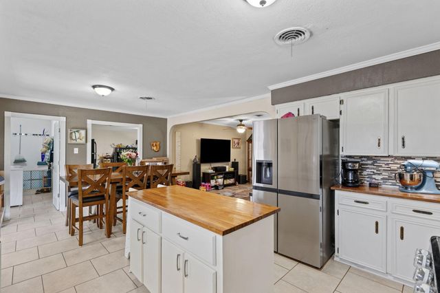 2013 18th Avenue N, Texas City, TX 77590