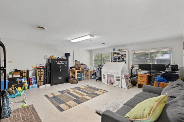 2013 18th Avenue N, Texas City, TX 77590