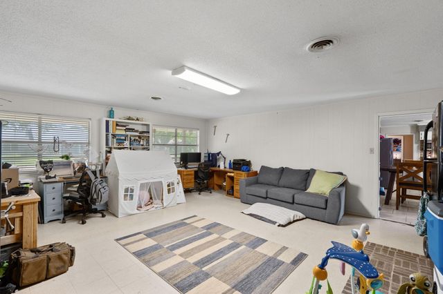 2013 18th Avenue N, Texas City, TX 77590