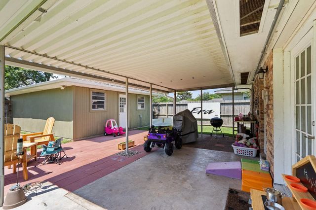 2013 18th Avenue N, Texas City, TX 77590