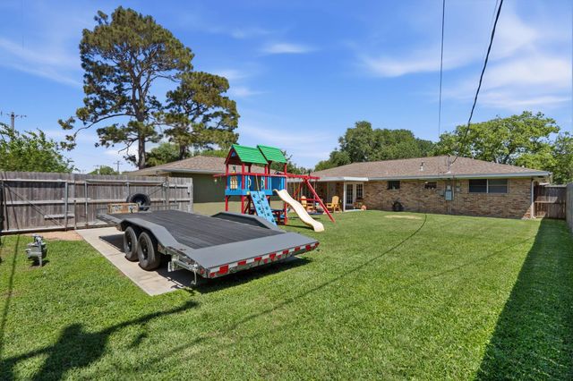 2013 18th Avenue N, Texas City, TX 77590
