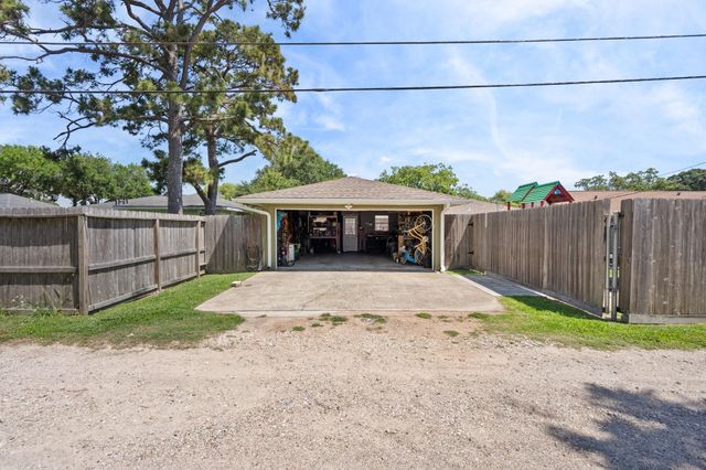 2013 18th Avenue N, Texas City, TX 77590