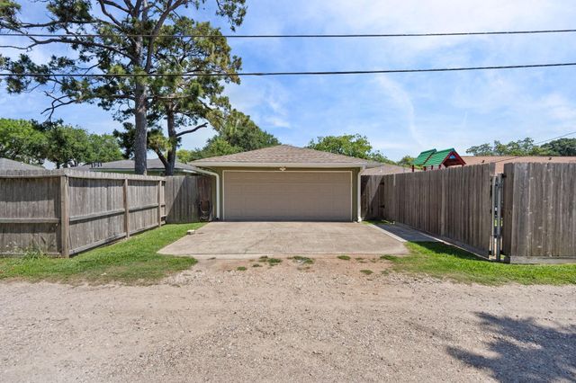 2013 18th Avenue N, Texas City, TX 77590