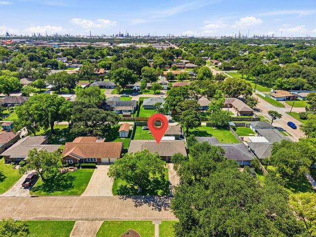 2013 18th Avenue N, Texas City, TX 77590