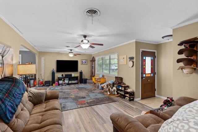 2013 18th Avenue N, Texas City, TX 77590