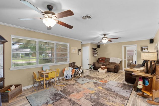 2013 18th Avenue N, Texas City, TX 77590