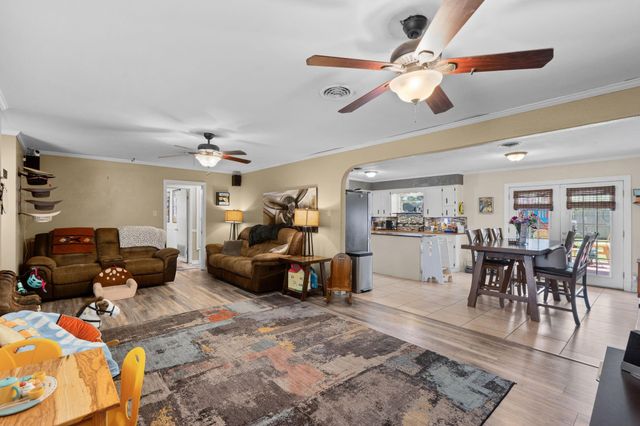 2013 18th Avenue N, Texas City, TX 77590