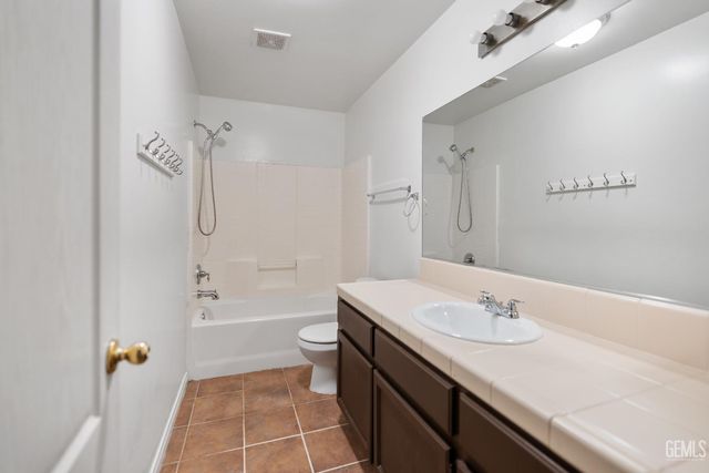 11814 Montague Avenue, Bakersfield, CA 93312