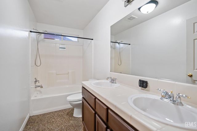 11814 Montague Avenue, Bakersfield, CA 93312