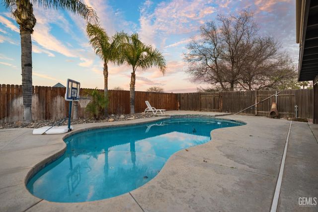 11814 Montague Avenue, Bakersfield, CA 93312