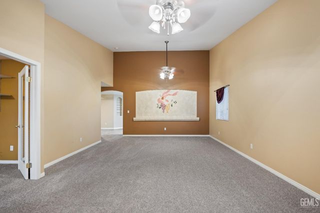 11814 Montague Avenue, Bakersfield, CA 93312