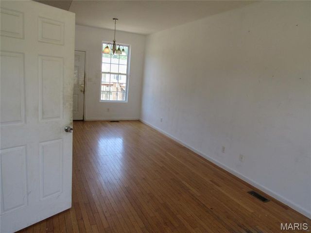 2801 Calvert Avenue, Overland, MO 63114