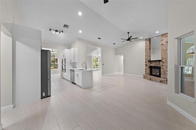 2082 CAMELOT BOULEVARD, St Cloud, FL 34772