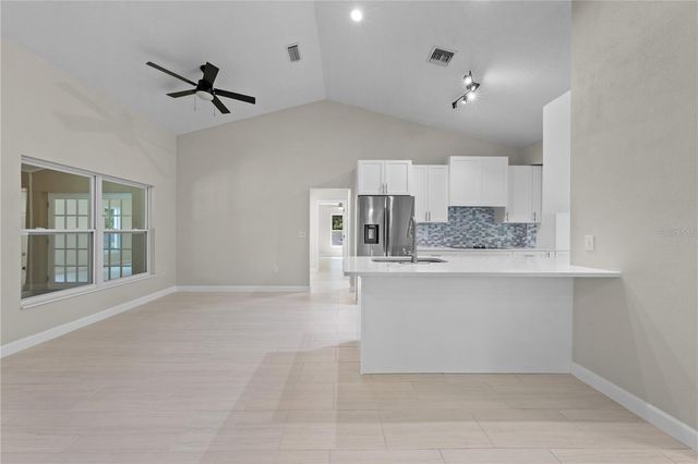 2082 CAMELOT BOULEVARD, St Cloud, FL 34772