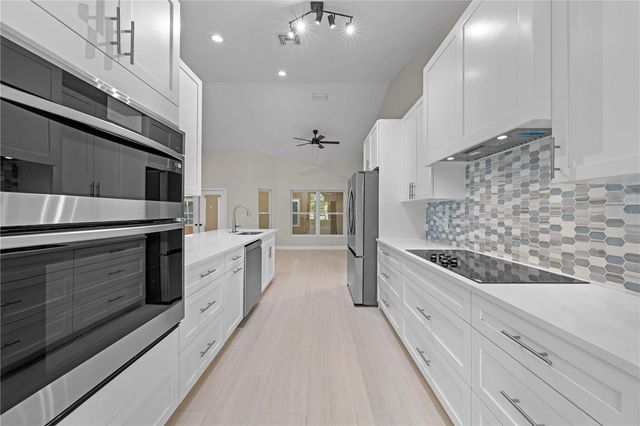 2082 CAMELOT BOULEVARD, St Cloud, FL 34772