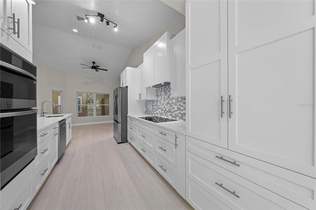 2082 CAMELOT BOULEVARD, St Cloud, FL 34772