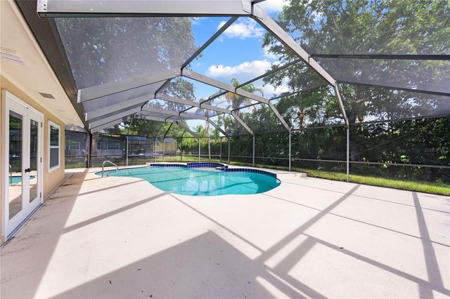 2082 CAMELOT BOULEVARD, St Cloud, FL 34772