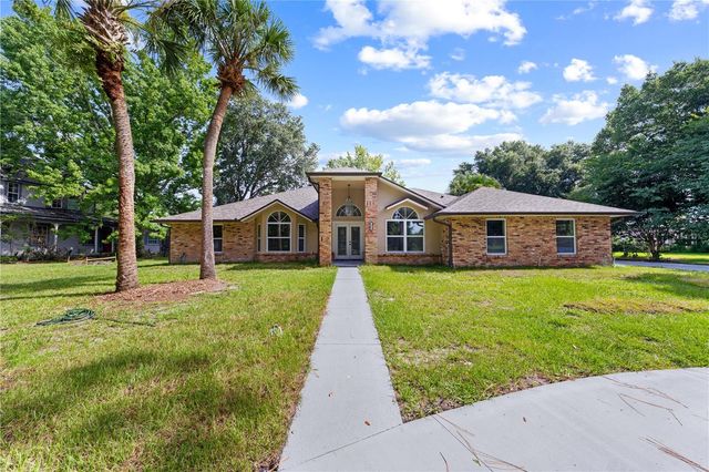 2082 CAMELOT BOULEVARD, St Cloud, FL 34772