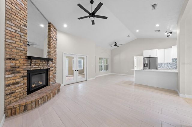 2082 CAMELOT BOULEVARD, St Cloud, FL 34772