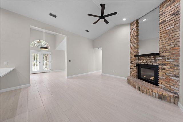 2082 CAMELOT BOULEVARD, St Cloud, FL 34772