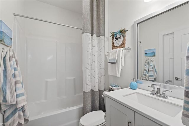 110 Creek LN, Suffolk, VA 23435