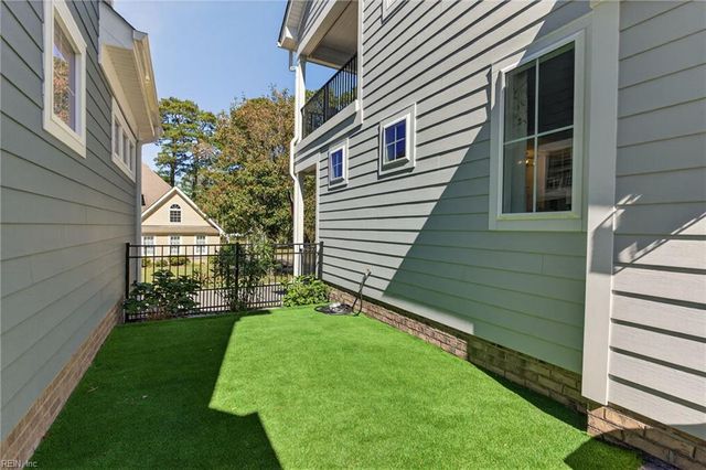 110 Creek LN, Suffolk, VA 23435
