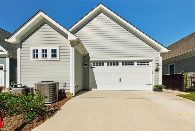 110 Creek LN, Suffolk, VA 23435