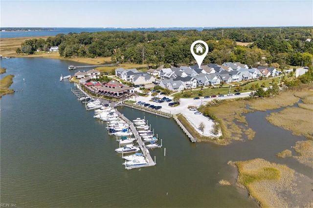 110 Creek LN, Suffolk, VA 23435