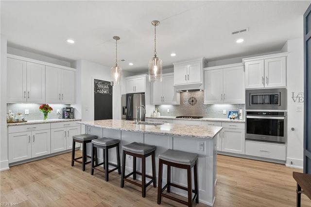 110 Creek LN, Suffolk, VA 23435