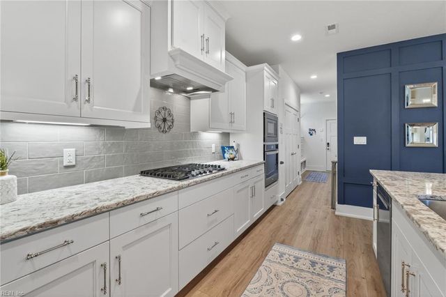 110 Creek LN, Suffolk, VA 23435