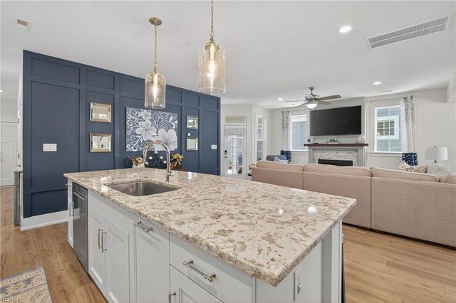 110 Creek LN, Suffolk, VA 23435