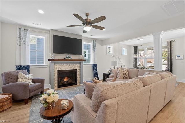 110 Creek LN, Suffolk, VA 23435