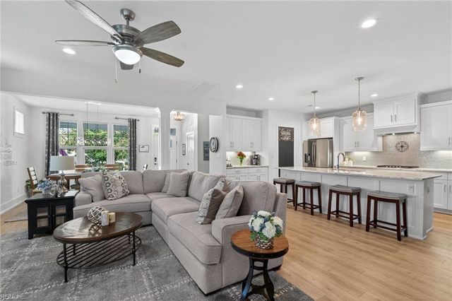 110 Creek LN, Suffolk, VA 23435