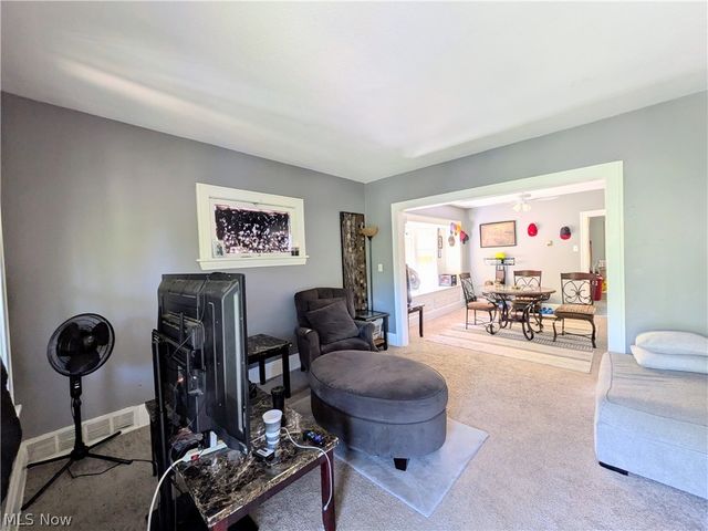 11302 Parkview Avenue, Cleveland, OH 44104