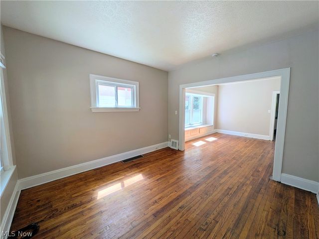 11302 Parkview Avenue, Cleveland, OH 44104