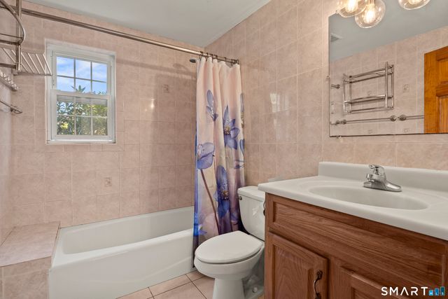 28 Lucas Park Road, Norwich, CT 06360