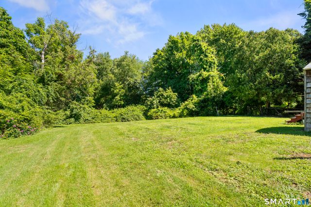 28 Lucas Park Road, Norwich, CT 06360