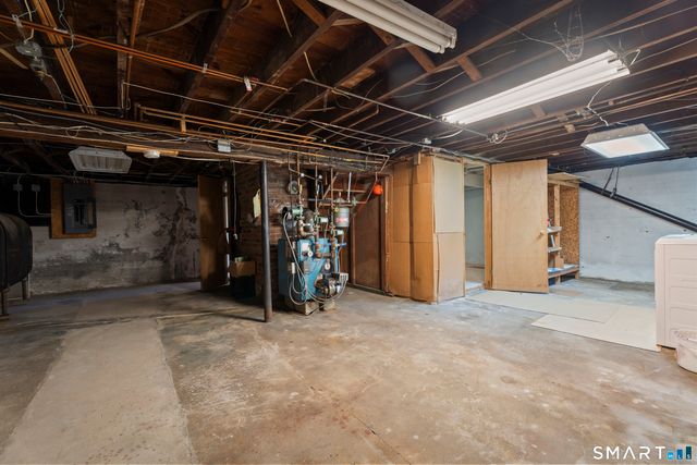 28 Lucas Park Road, Norwich, CT 06360