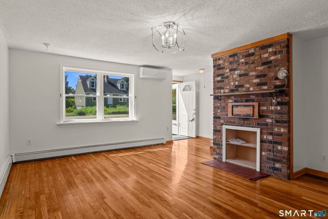28 Lucas Park Road, Norwich, CT 06360