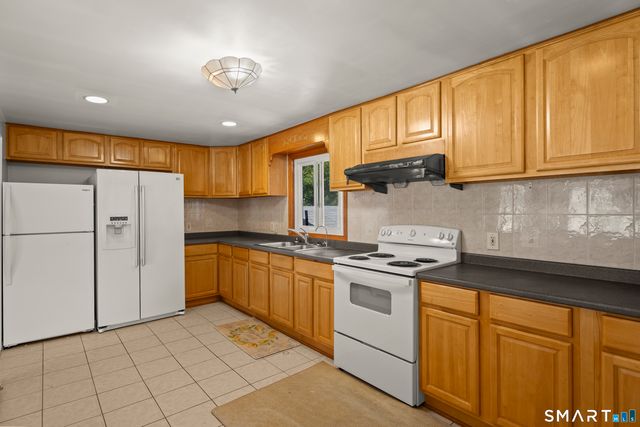 28 Lucas Park Road, Norwich, CT 06360