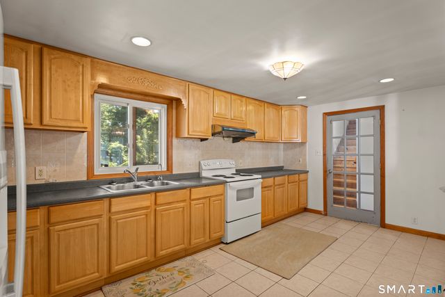 28 Lucas Park Road, Norwich, CT 06360