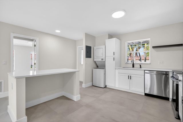 846 Salem Lane, Lake Worth, FL 33467