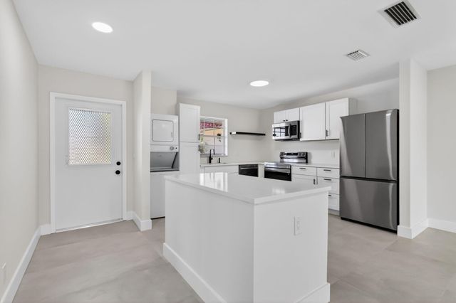 846 Salem Lane, Lake Worth, FL 33467