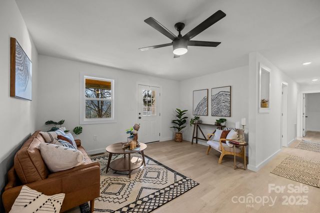 242 Moody Cove Road, Weaverville, NC 28787