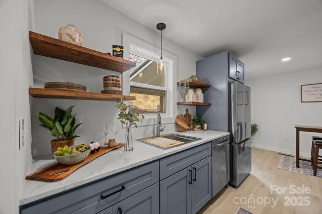 242 Moody Cove Road, Weaverville, NC 28787