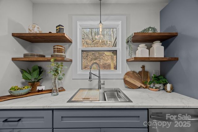 242 Moody Cove Road, Weaverville, NC 28787