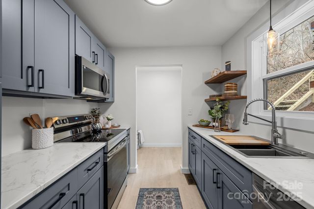 242 Moody Cove Road, Weaverville, NC 28787