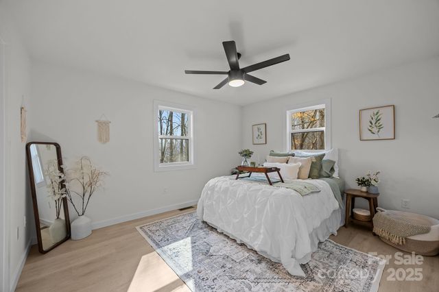 242 Moody Cove Road, Weaverville, NC 28787