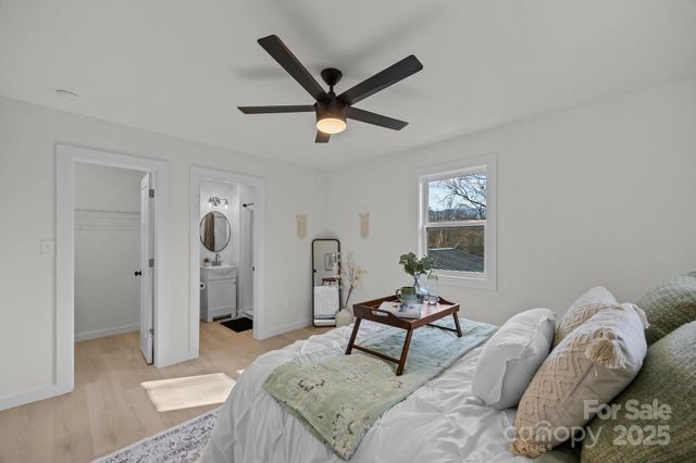 242 Moody Cove Road, Weaverville, NC 28787