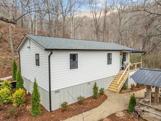 242 Moody Cove Road, Weaverville, NC 28787